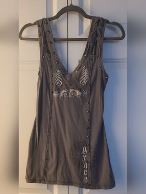 Teasure Rock Size Small Women's Gray Studded Graphic Tank Top